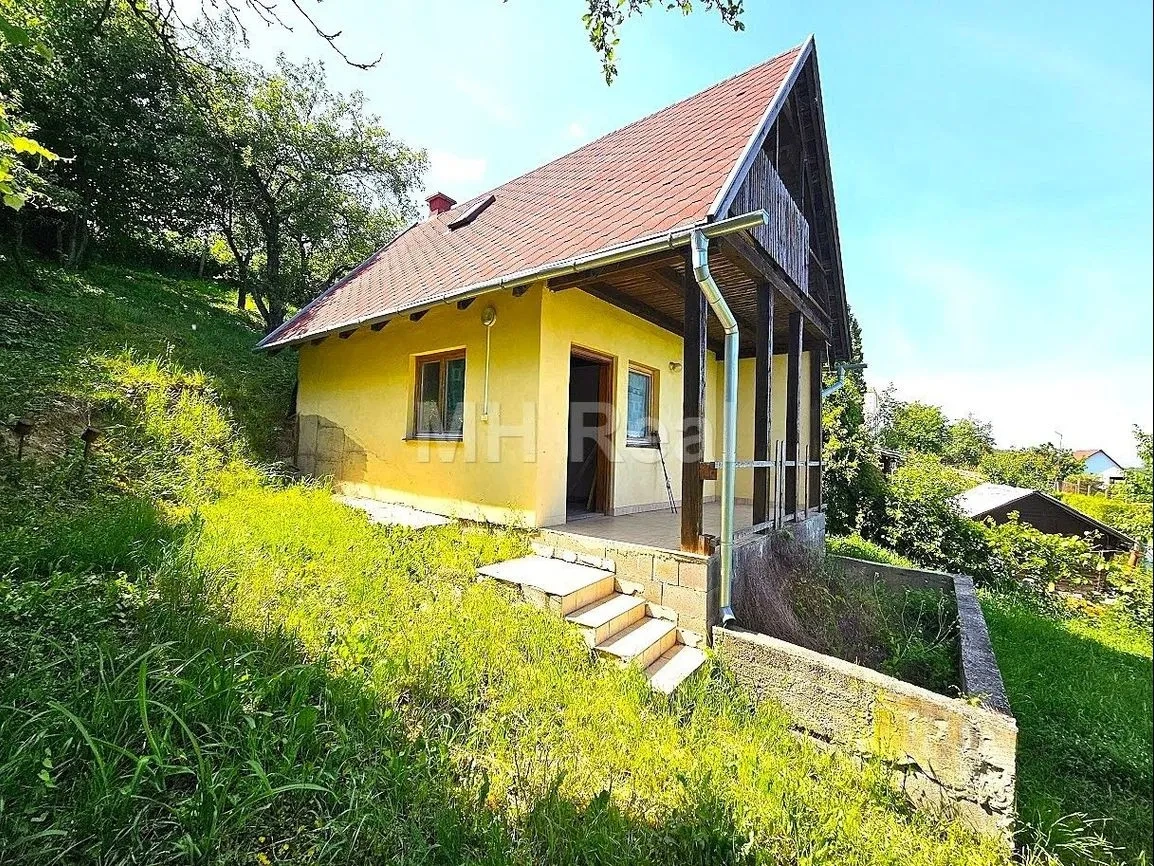 ZNÍŽENA CENA - murovaná chata Vyšný Olčvár v blízkosti lesa