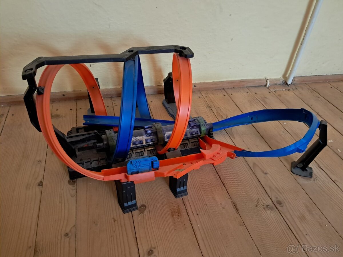 Hotwheels Corkscrew Crash