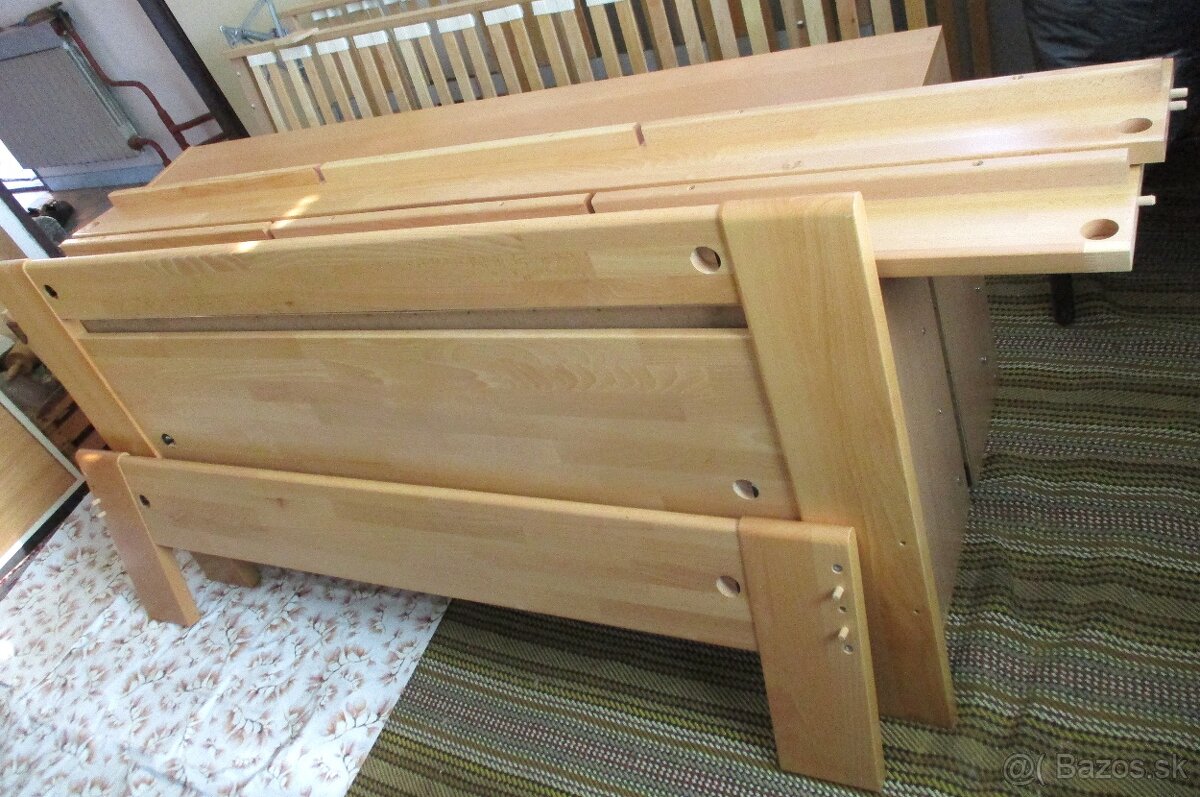 manželskú - dvojlôžkovú posteľ z masívu