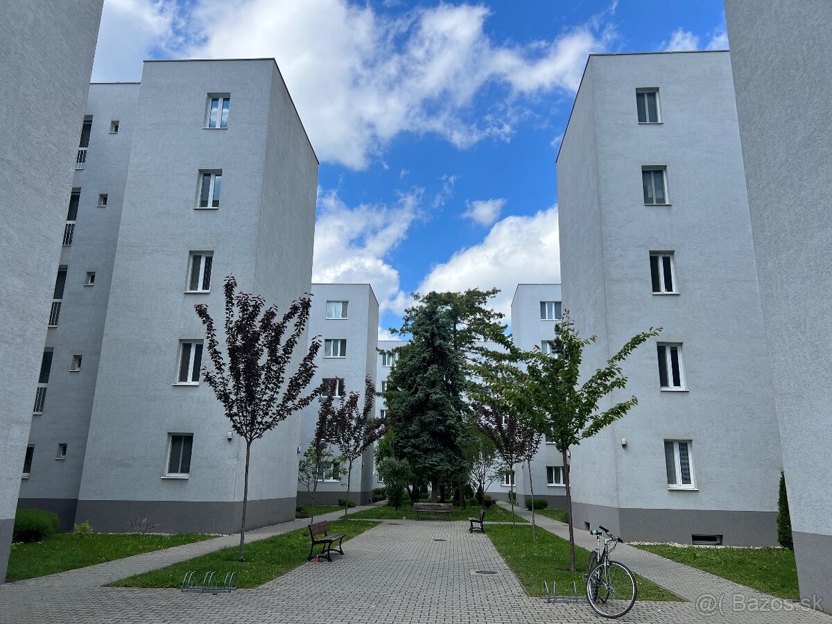 Na predajom 1- izbový byt na Vajnorskej ulici 620€ mesačne