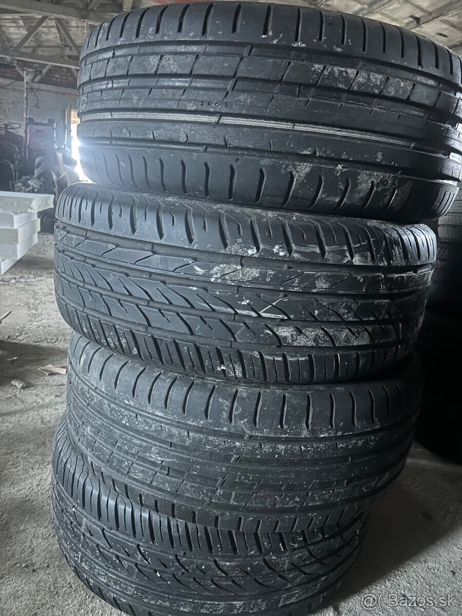 225/55R17 Nokian