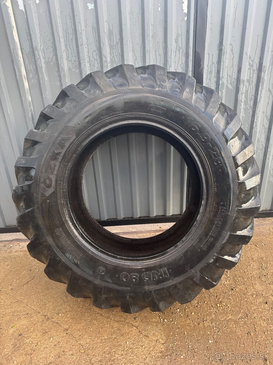 Pneumatika na JCB- 4C-X