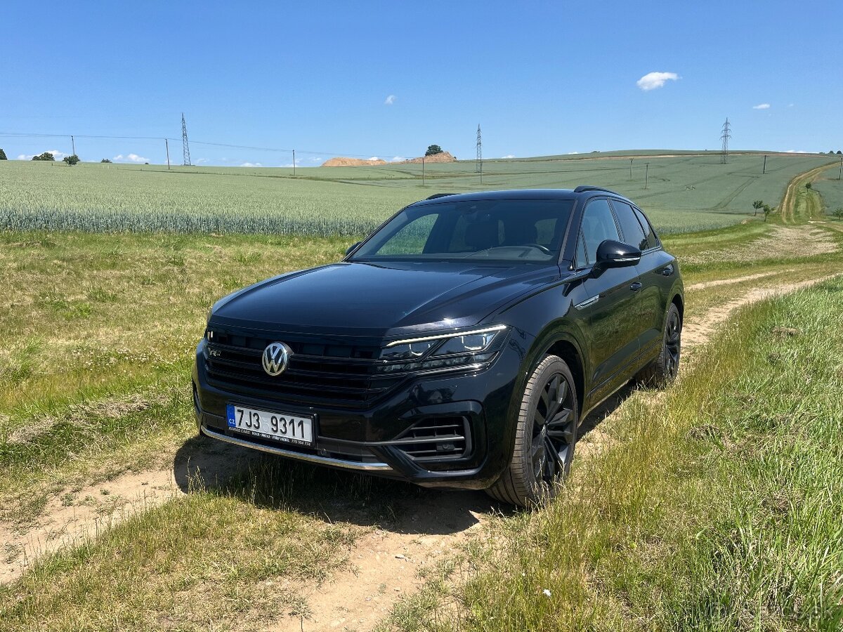 VW TOUAREG 3.0TDI 210kW • RLINE • WEBASTO • MASÁŽE