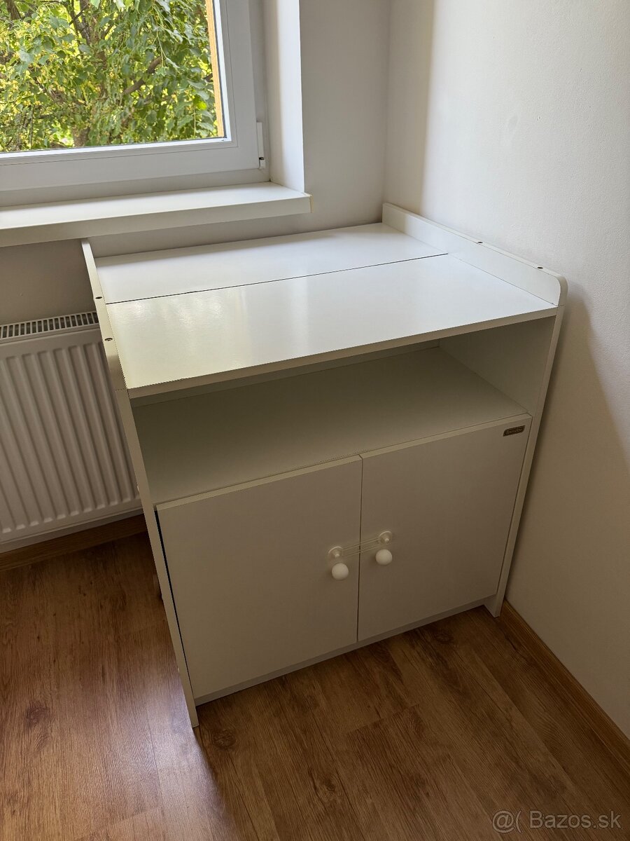 Prebaľovací pult