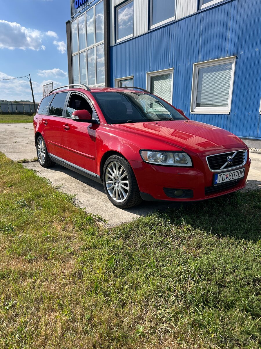 Volvo v50 1,6 TDi80kw. r.v.2009 manuál 5st.