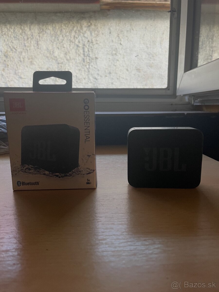 JBL go essential