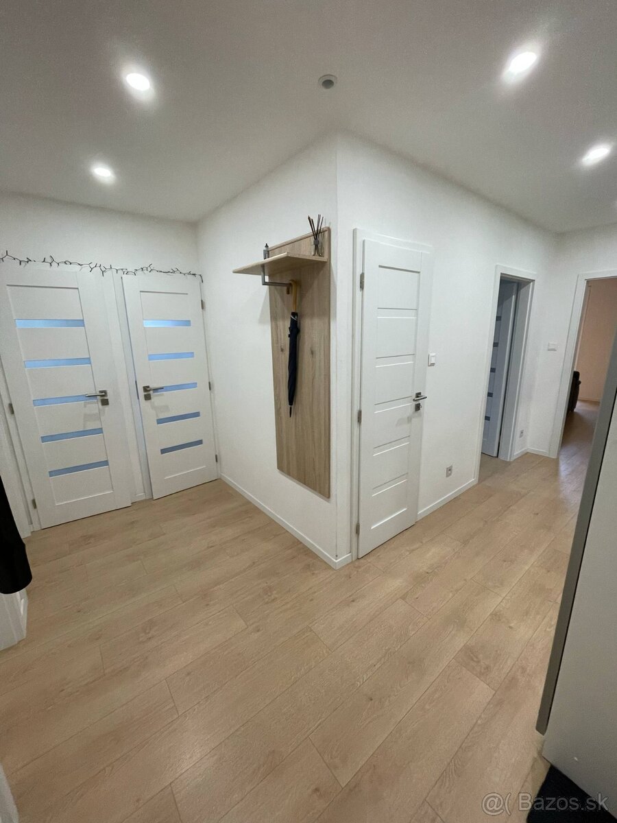 3-izbový zariadený byt s balkónom a pivnicou na PRENÁJOM