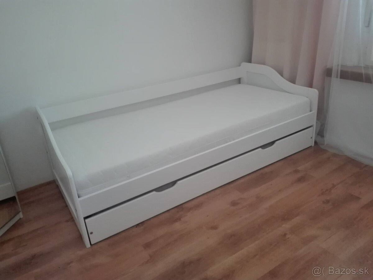 masív - vyťahovacia, vysúvacia posteľ/dvojposteľ