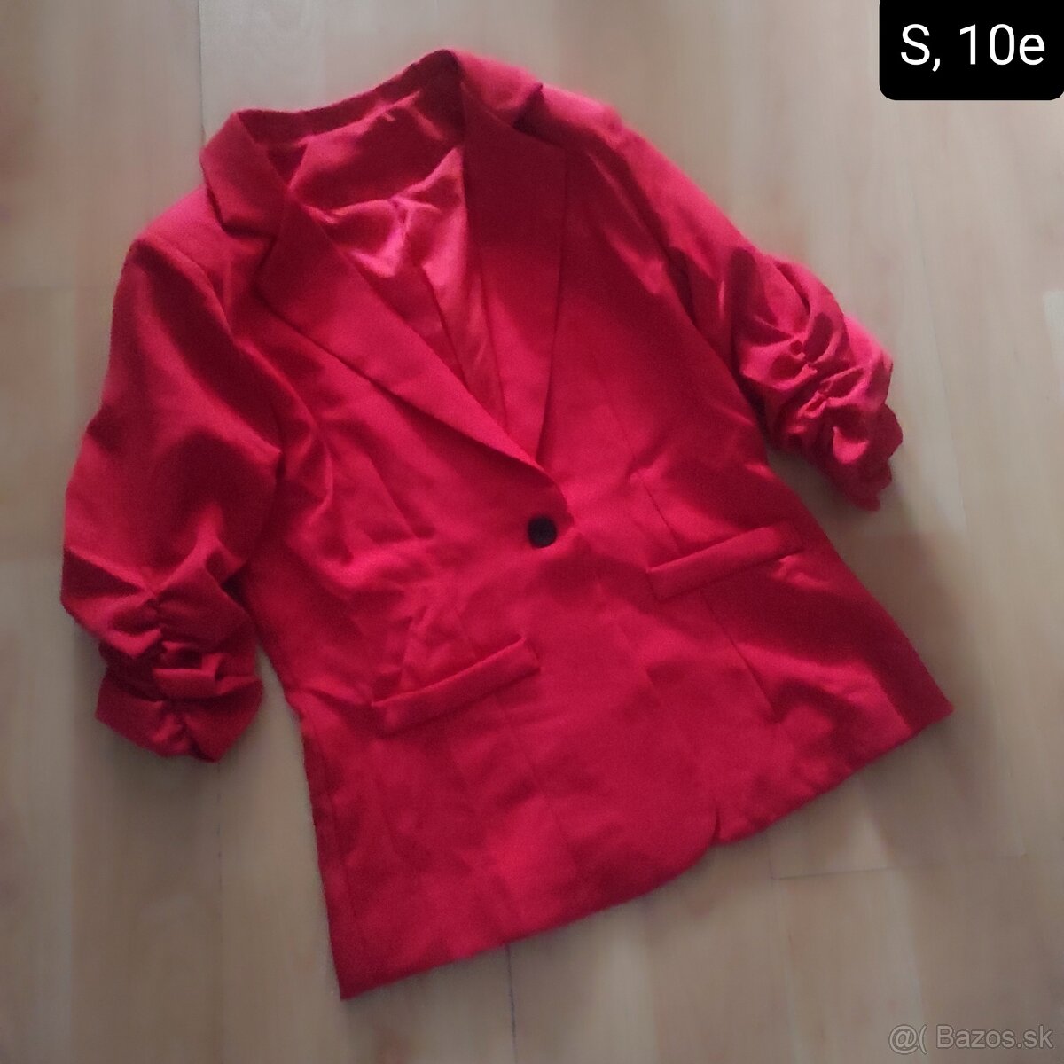 Sako s riasenymi rukavmi