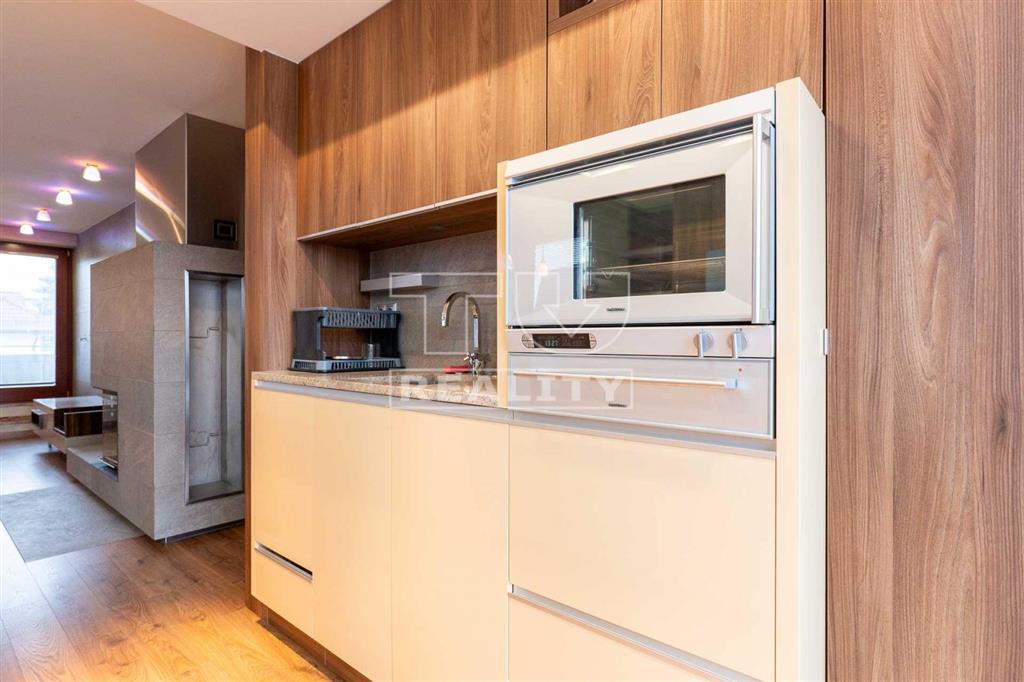 4 izbový byt v centre mesta Brezno, 120m2 + 30m2 terasy,...