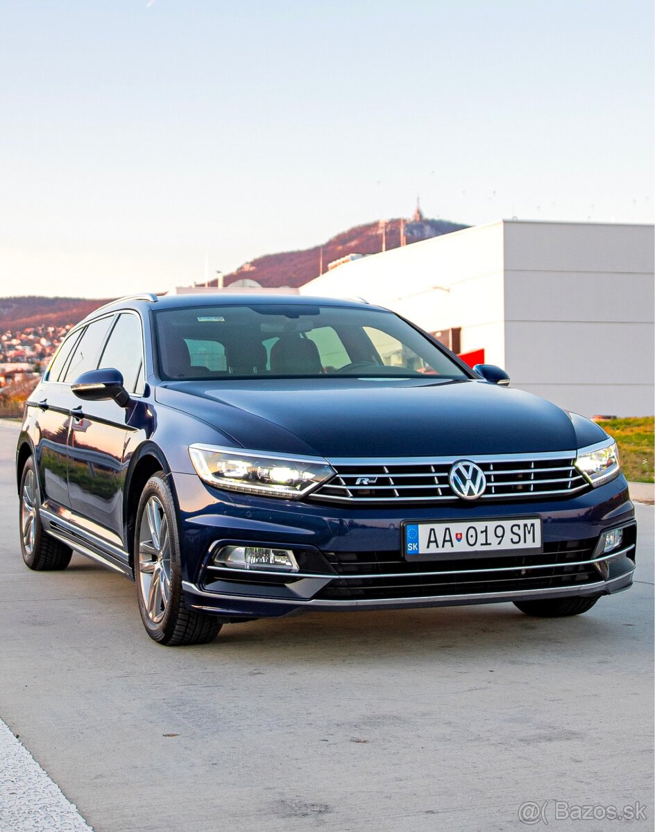 VW Passat R-LINE DSG Ťažné Virtual CarPlay ACC Lane-assist
