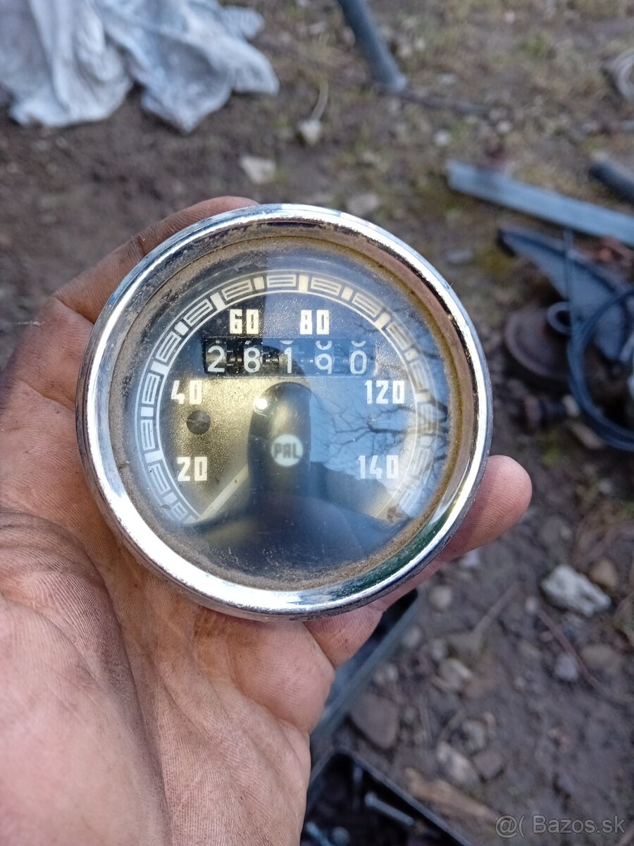 Mechanicky tachometer