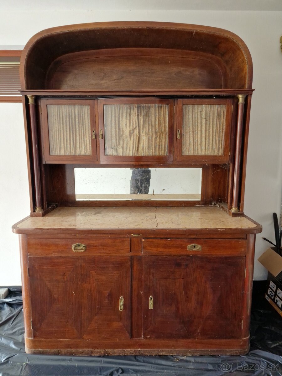 Starožitný sekretár