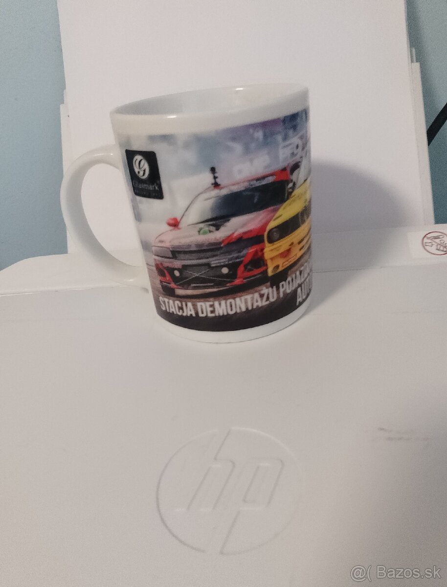 BMW a MITSUBISHI HRNČEK