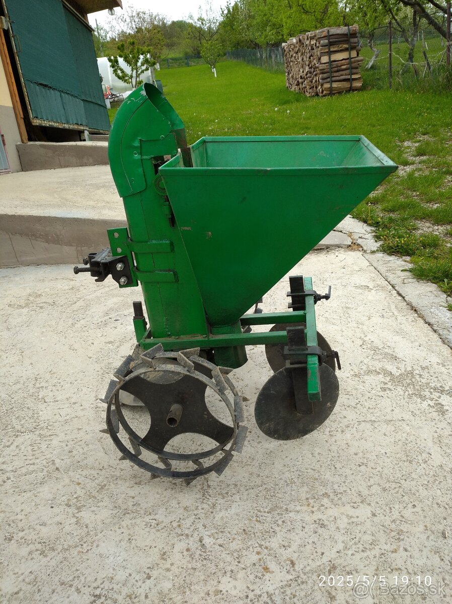 Predám sadzač na zemiaky.