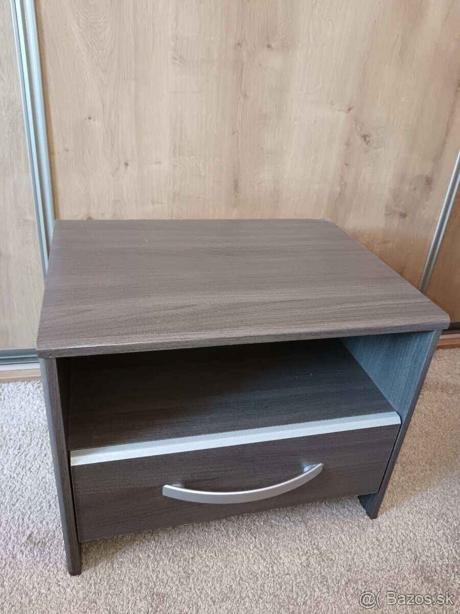 Nočné stolíky