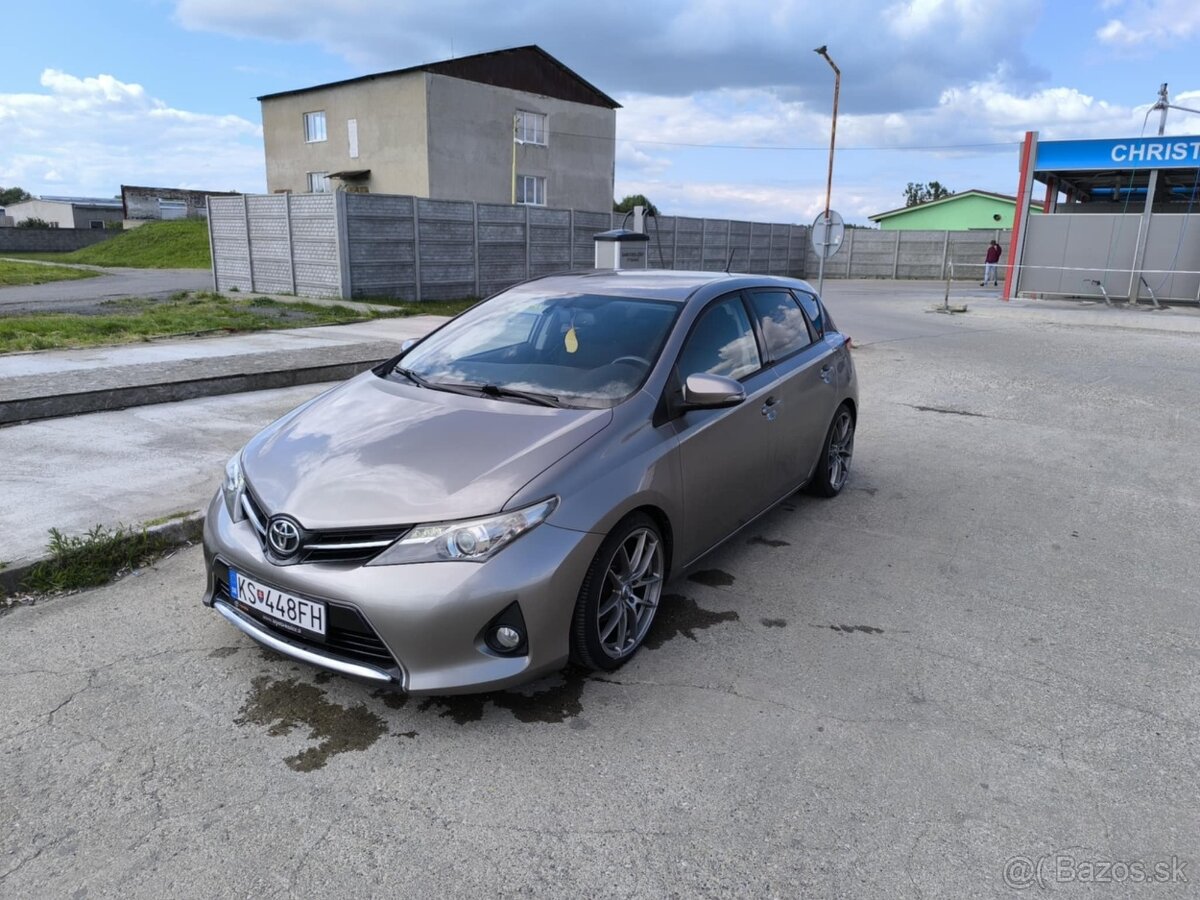 Toyota Auris 1.6 l 97kw 6MT