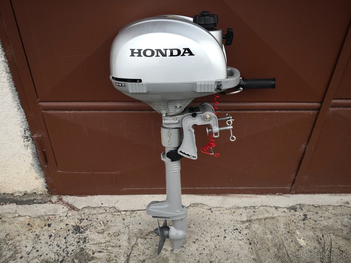 lodný motor HONDA 2,3 HP štvortakt r.v.1/2023
