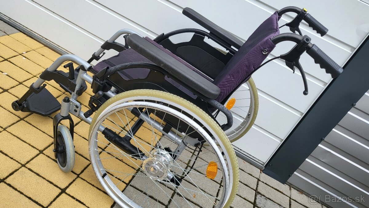 invalidny vozík 46cm pridavne brzdy pre asistenta odľahčeny