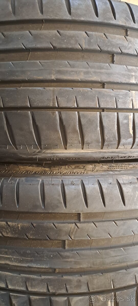Predám 2ks pekné 225/40r19-93Y Michelin