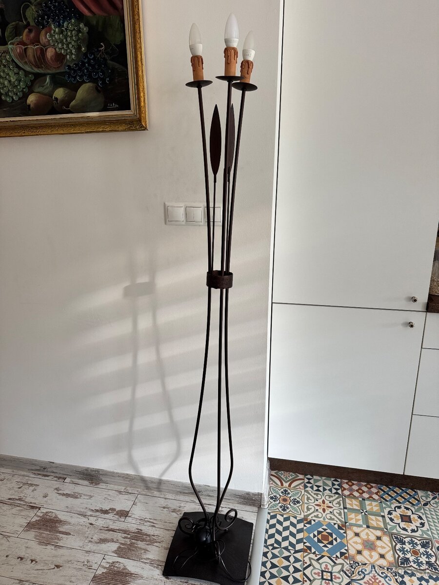 Retro stojaca lampa