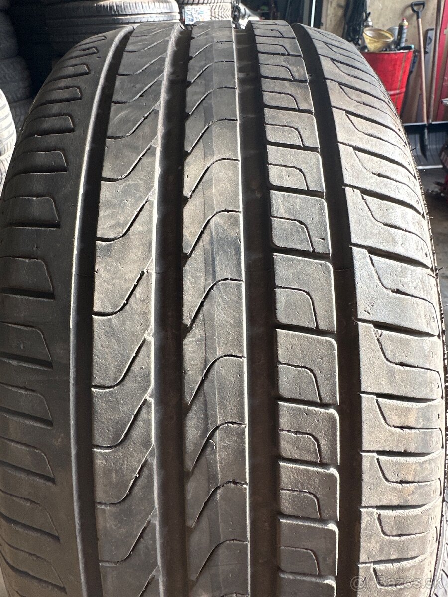 225/40R18