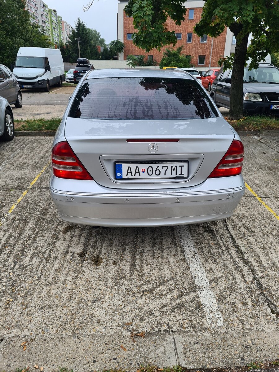 Predám Mercedes-Benz c200 cdi (automatická prevodovka)v 2005