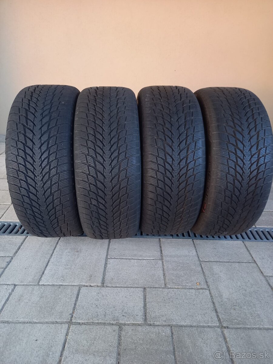 215/45R18 zimne Nokian