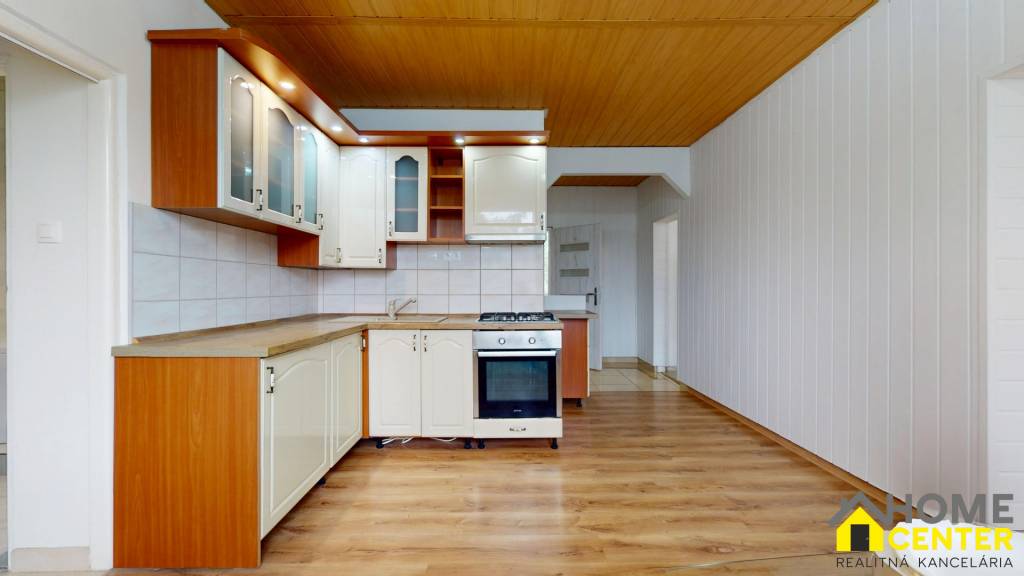 NA PREDAJ ZREKONŠTRUOVANÝ 3 IZBOVÝ BYT S BALKÓNOM, UL. DAMJA