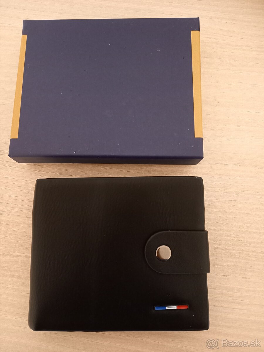 Tommy Hilfiger penazenka cierna