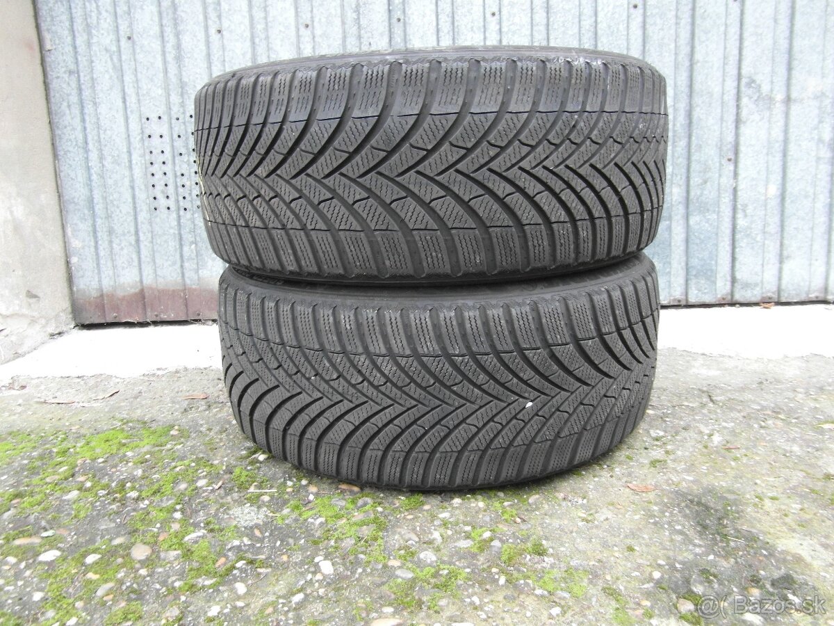 225/40 R18