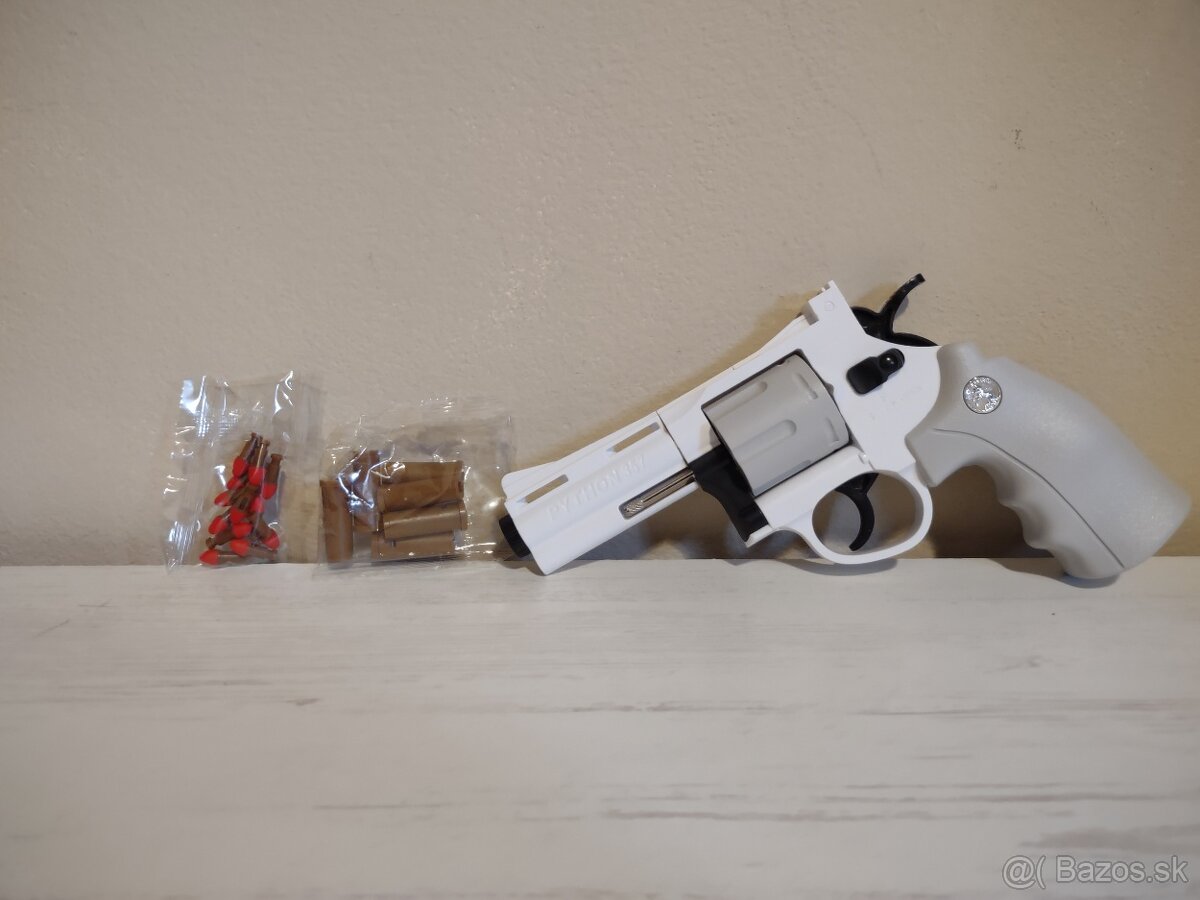 Pištoľ na penové náboje