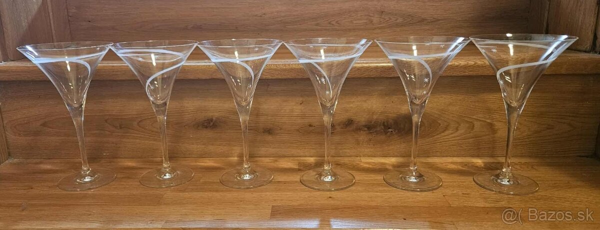 Poháre na stopke s nezvyčajným výbrusom