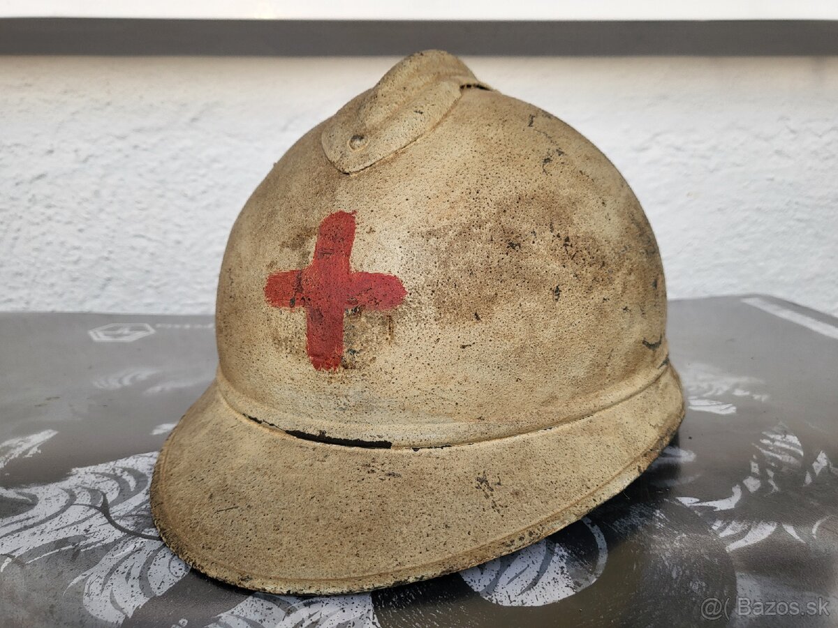 Prilba helma Adrian WW1 zdravotnik