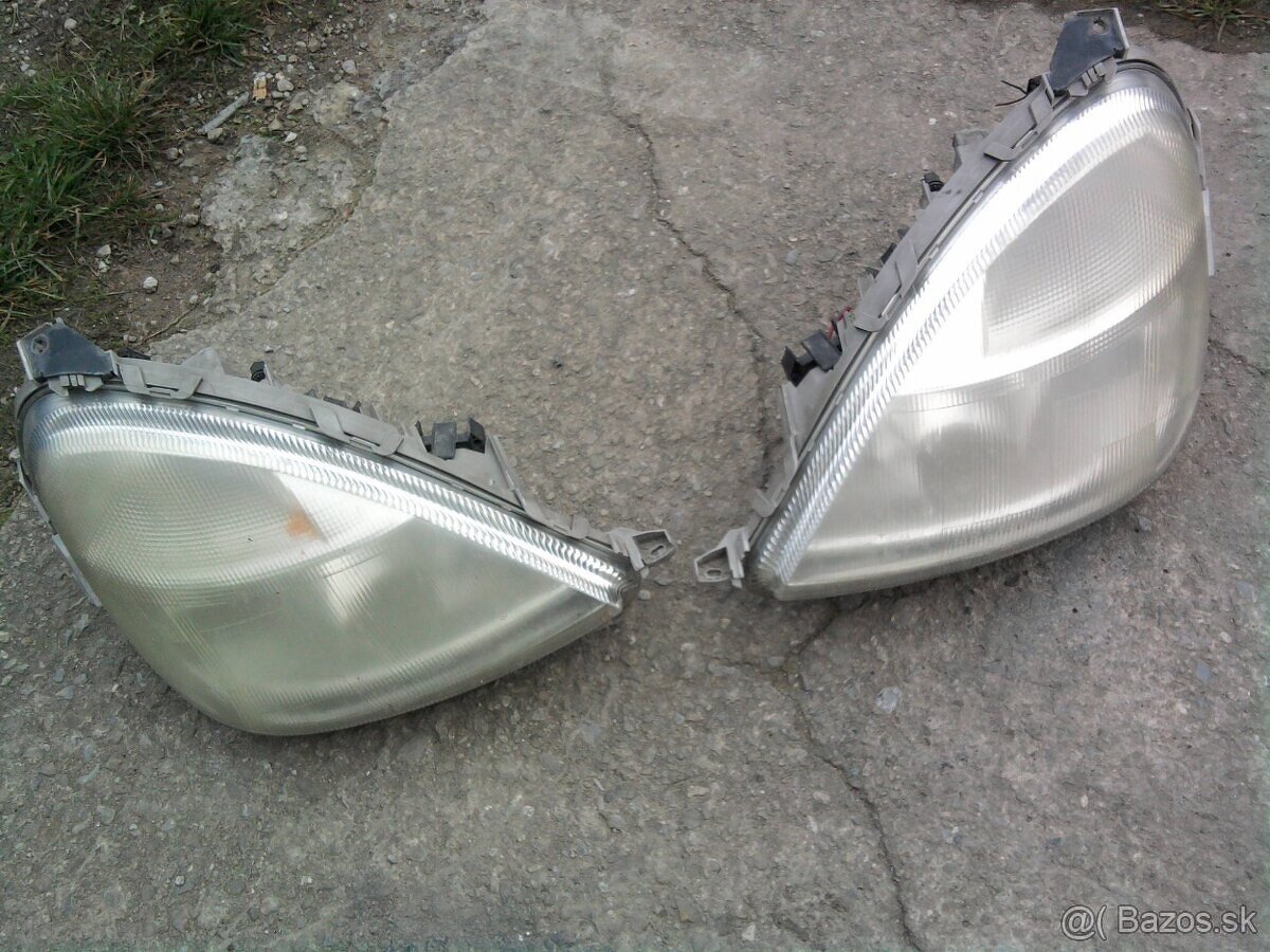 Mercedes A predne a zadne svetla