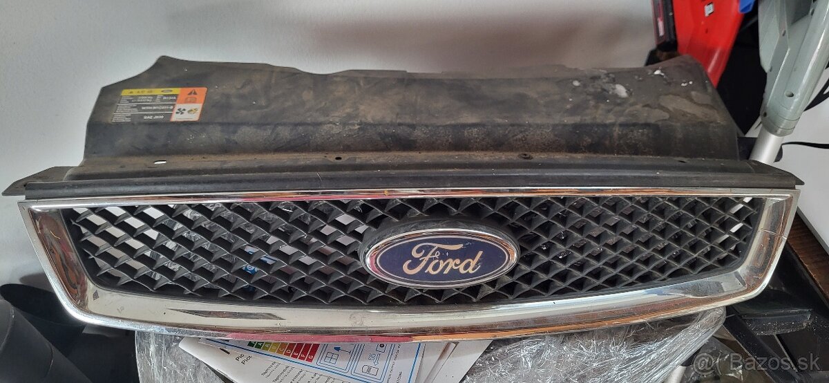 PREDNA MASKA MRIEŽKA FORD FOCUS