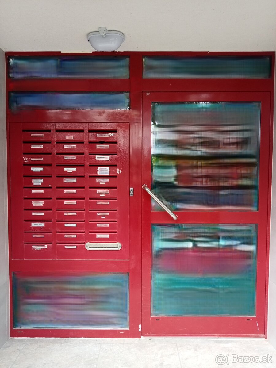 Predám hliníkový portál so vstupnými dvermi