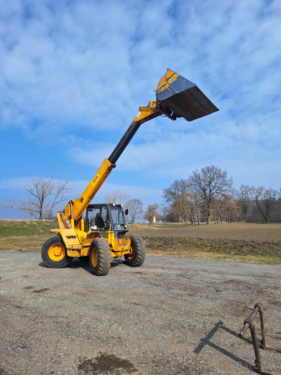 Teleskopický nakladač JCB 525-67