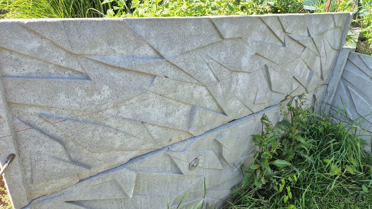 Zakladany plot betonovy plot panelovy