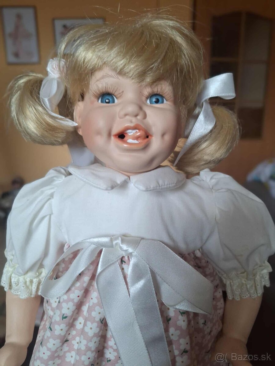 Porcelánová bábika