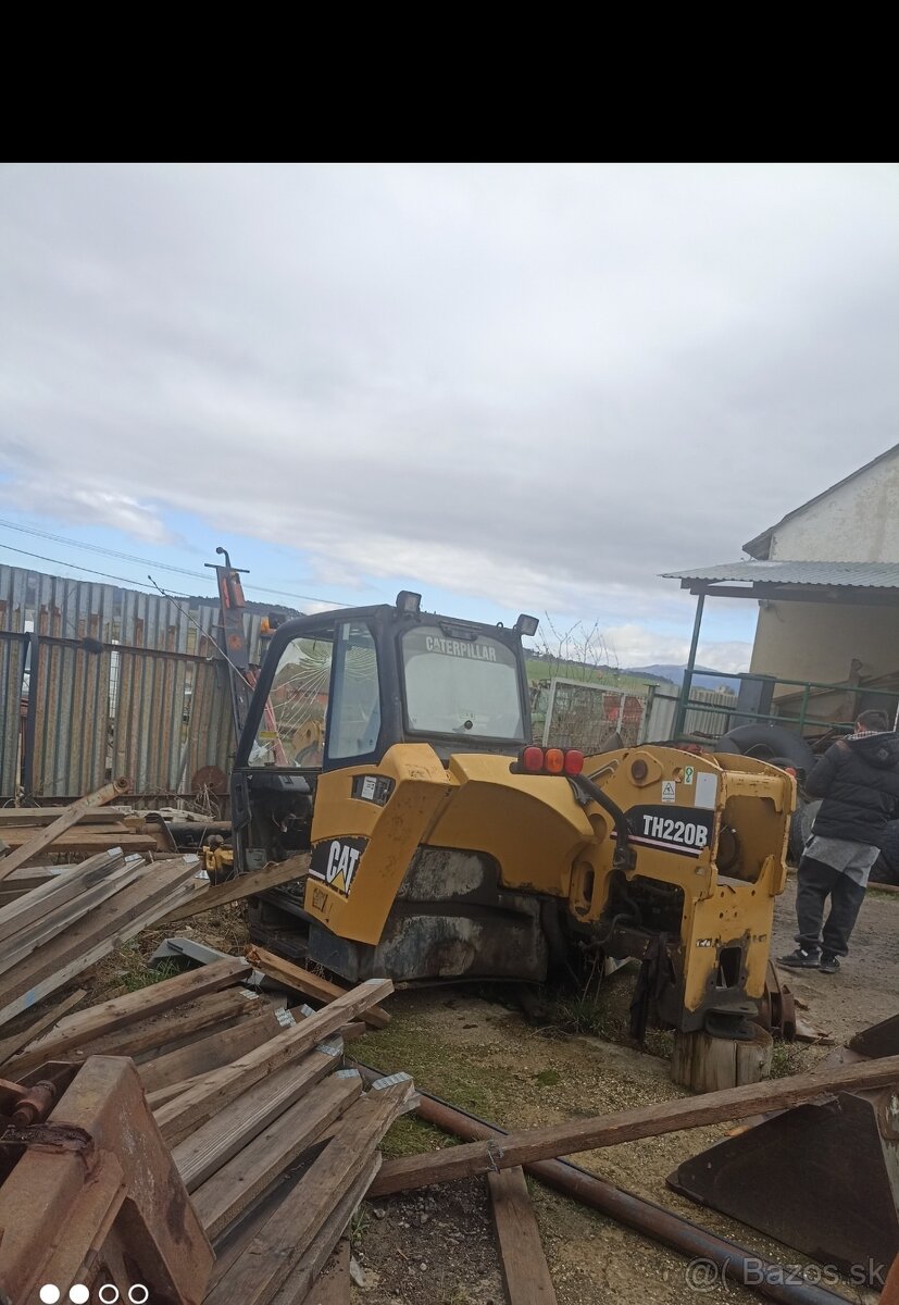 Cat th220 teleskopický manipulator