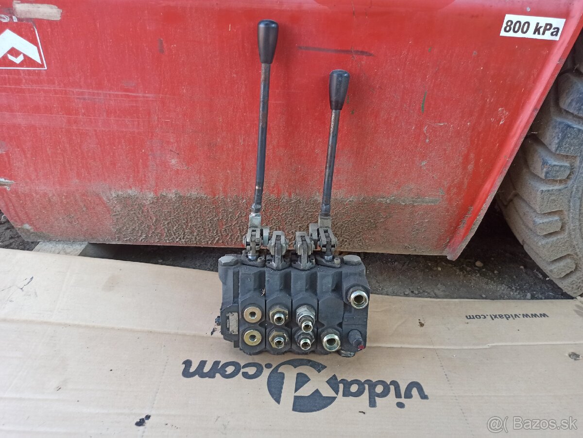 Hydraulický rozvádzač 4 sekciový - 2x joystick