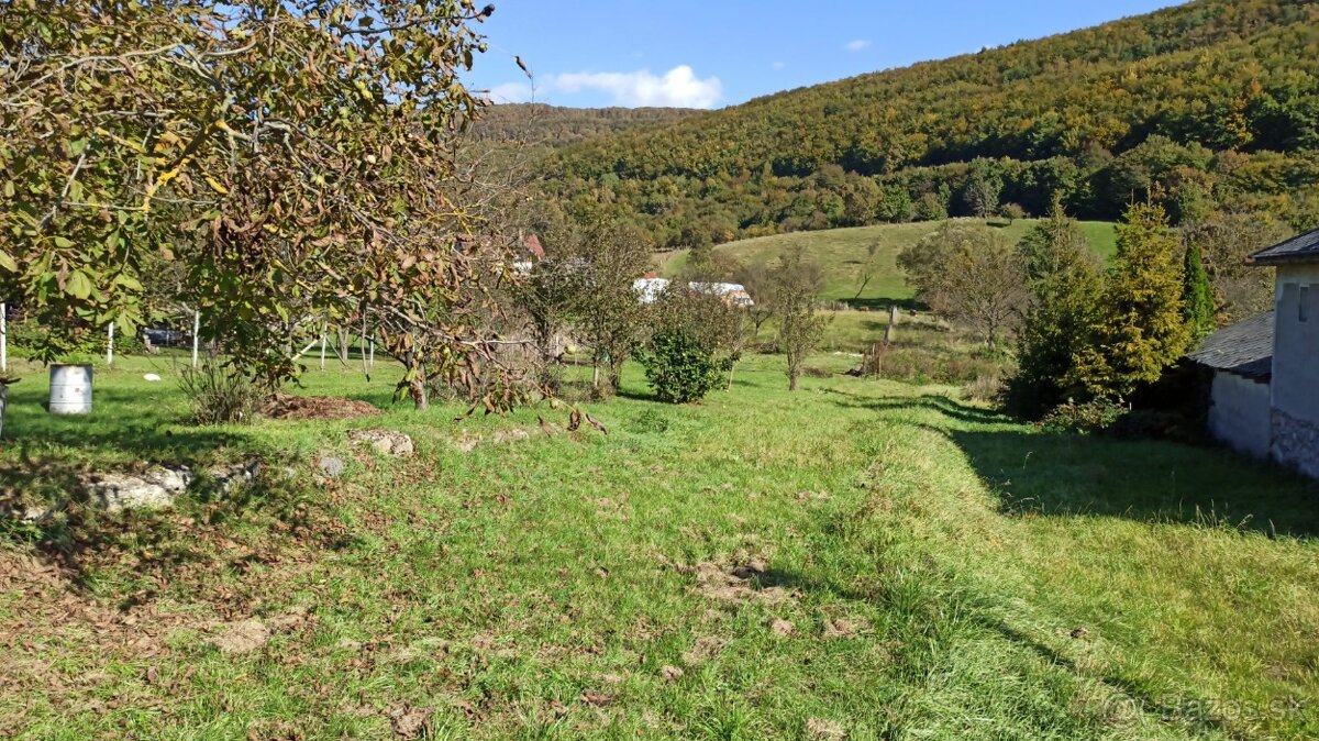 STAVEBNÝ POZEMOK – HOLLÓHÁZA (2 km od hranice, 25