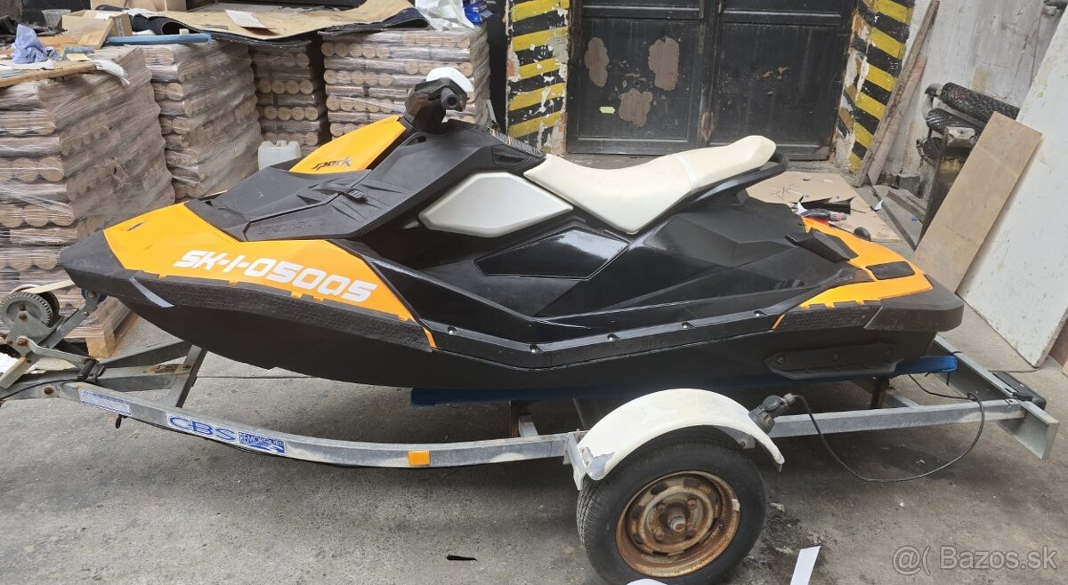 Predám vodný skúter Sea-Doo Spark 2014 + príves, 69,5 mth