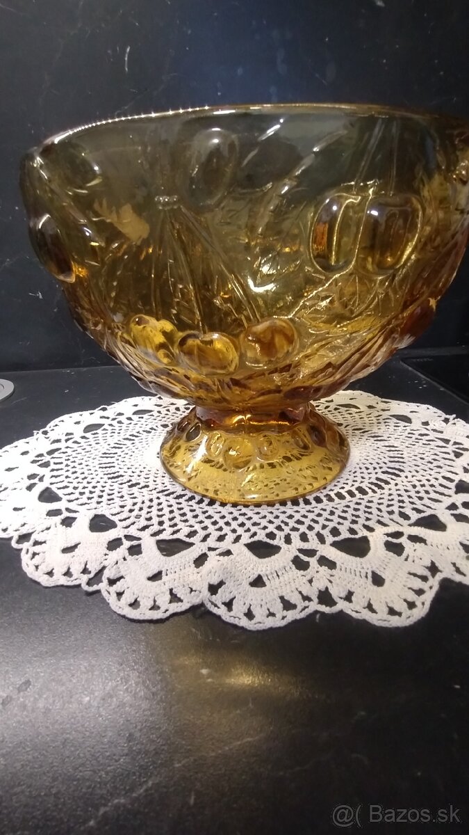 Misa z jantároveho skla-čerešne,Jozef Inwald obd. 1940-1960