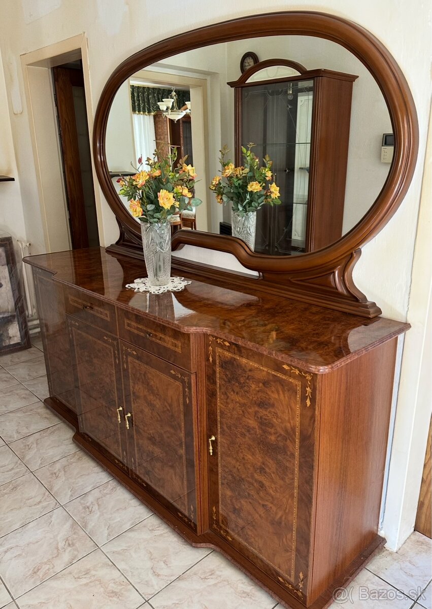 talianska luxusná komoda so zrkadlom