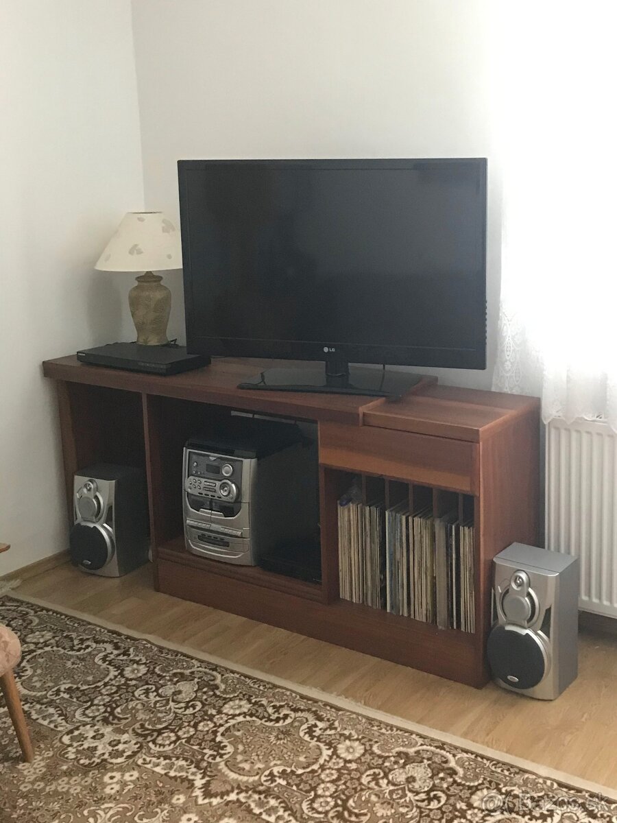 TV Stolík s premenlivou šírkou