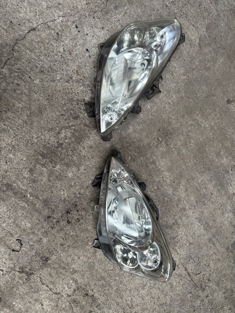 Predné svetlomety Peugeot