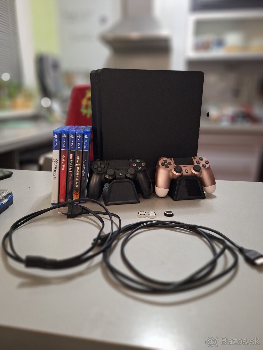 Predám PS4 Slim 512GB + 2 ovládače + 5 hier + stojan