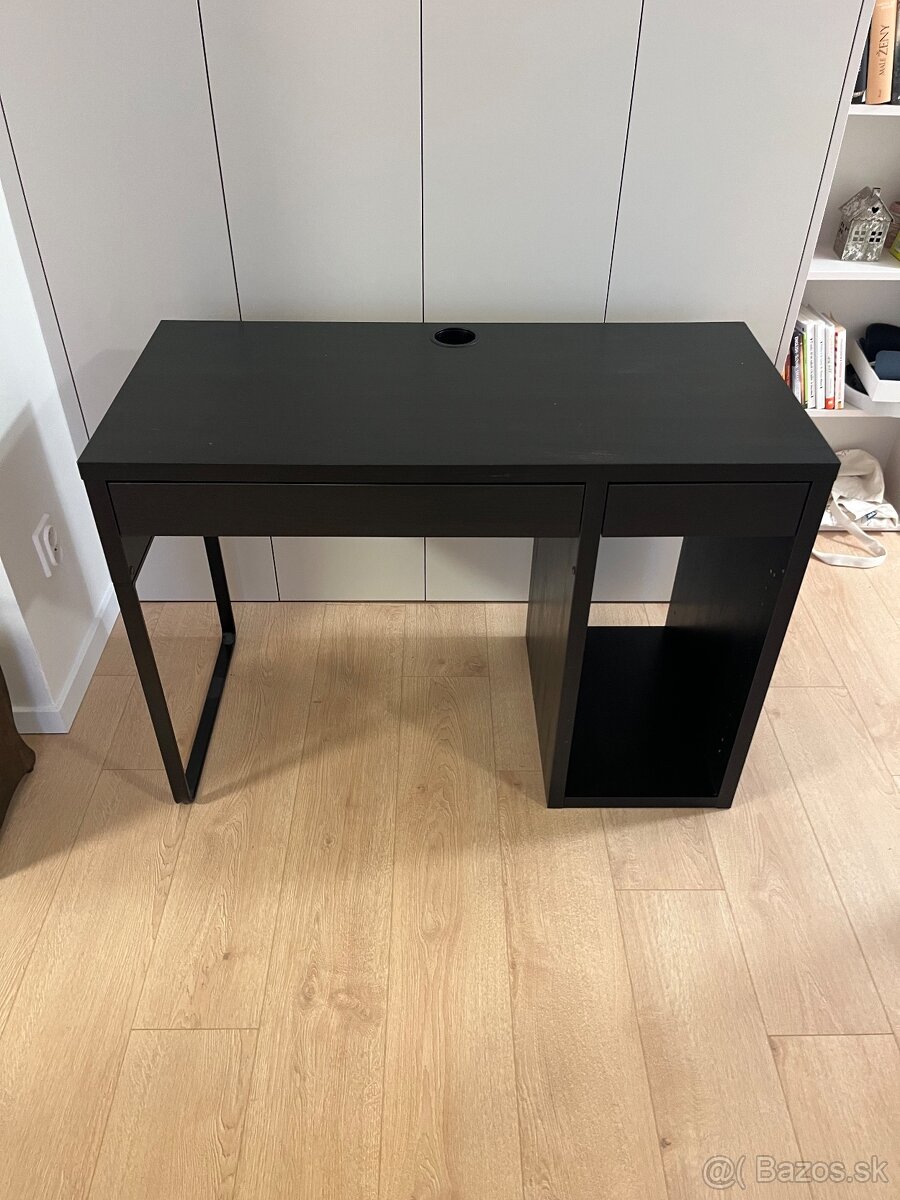 Pracovny stol Ikea